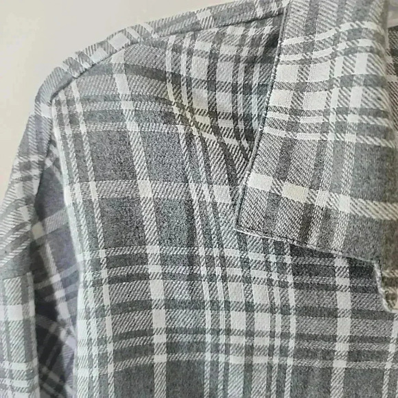 Shein Plaid Button up blouse. Size Medium - Picture 5 of 7